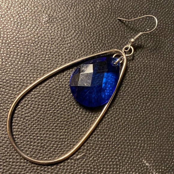 Dangling Silver tone with acrylic blue stone pierced Earrings - Picture 3 of 6